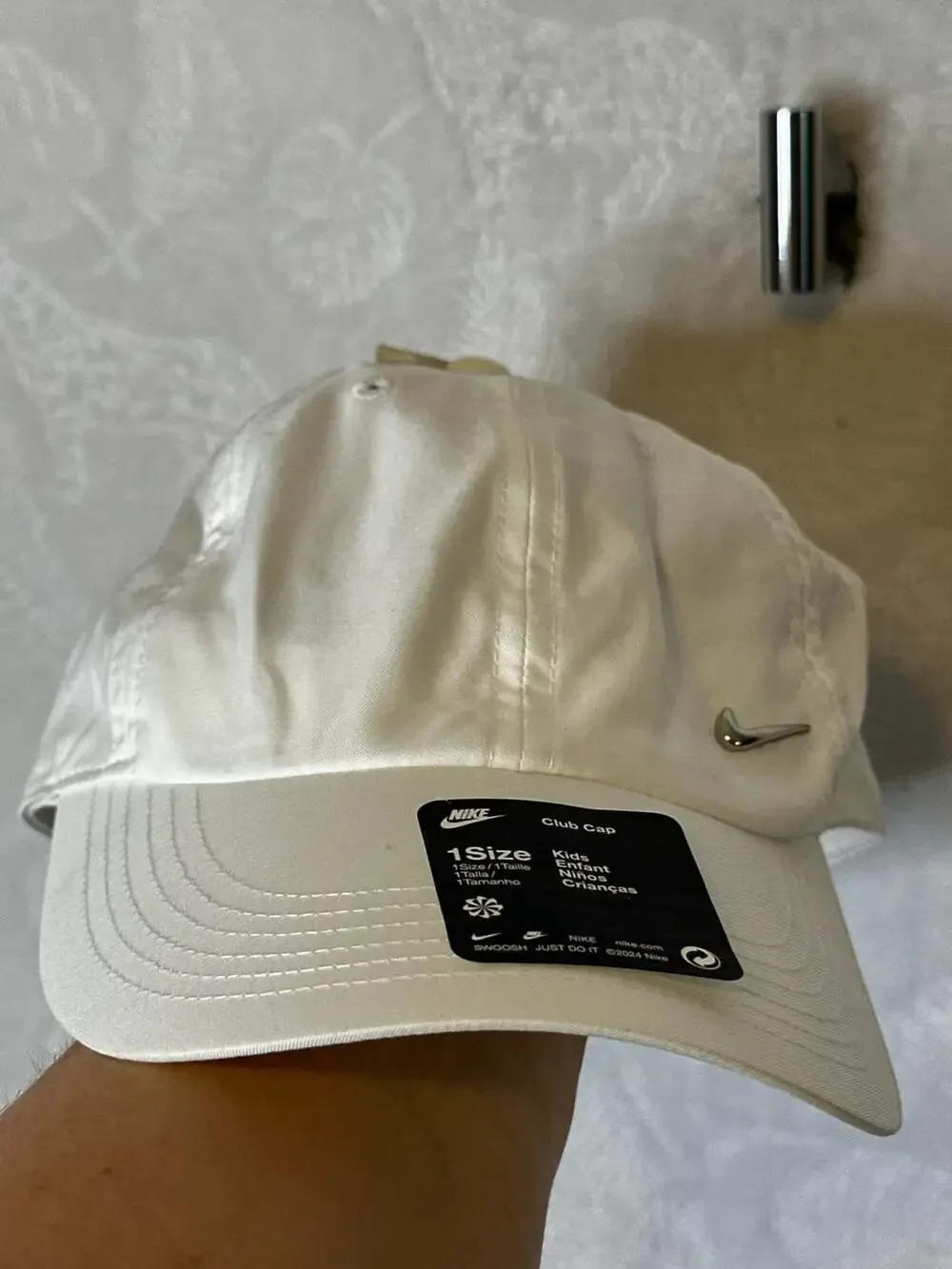 Nike Kids Dri-FIT Club Cap White with Metallic Silver Swoosh - Picture 3 of 8